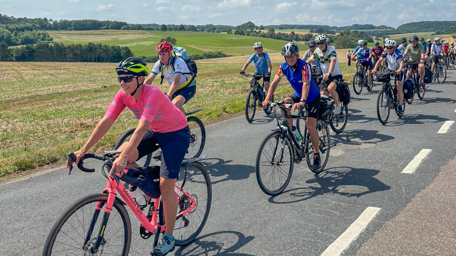 Trotz Wolkenbruchs erfolgreicher Abschluss der Drei-Länder-Radtour in Limbach