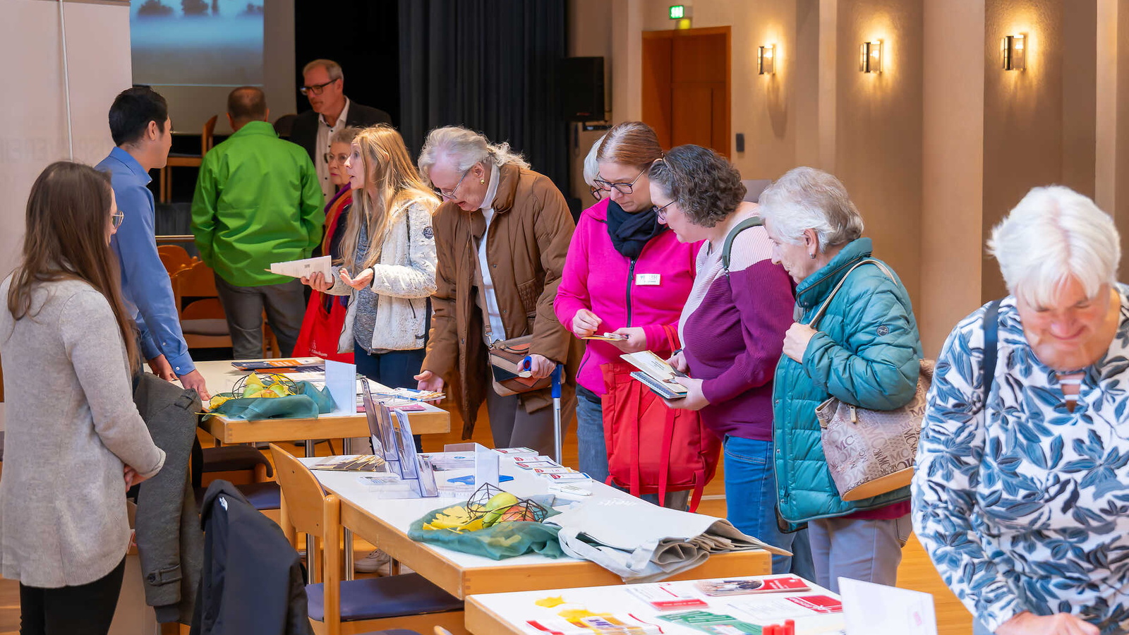 Aussteller und Besucher