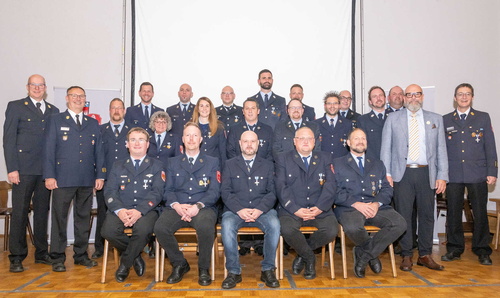 Männern und Frauen mit 25-jährigem aktiven Dienst in den Feuerwehren