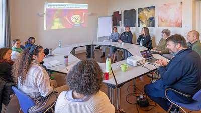 Medienpädagoge Felix Behl spricht