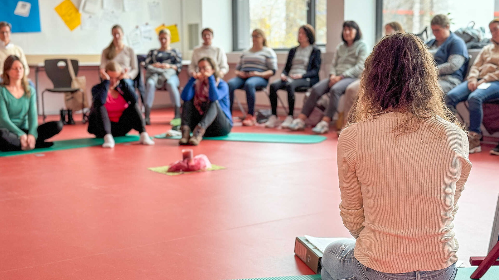 Achtsamkeitsübung im Sitzkreis