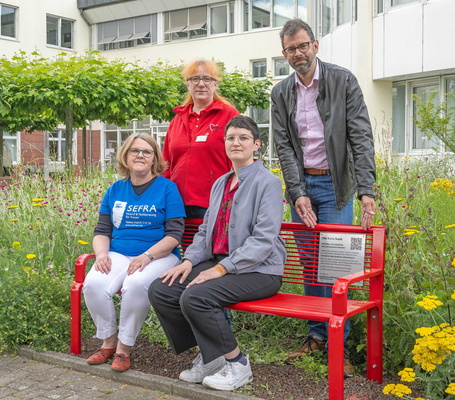 „Rote Bank“ holt Thema „Gewalt an Frauen“ aus der Tabuzone