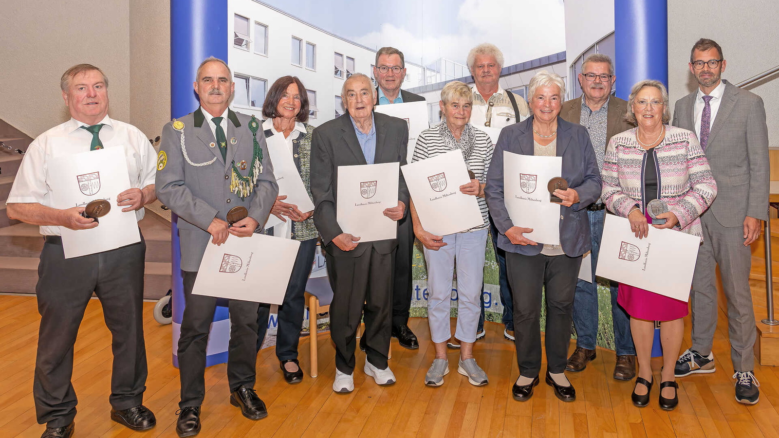 Zahlreiche Auszeichnungen beim Ehrenabend des Landkreises in Elsenfeld