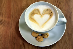 Kaffee in Tasse mit Herz